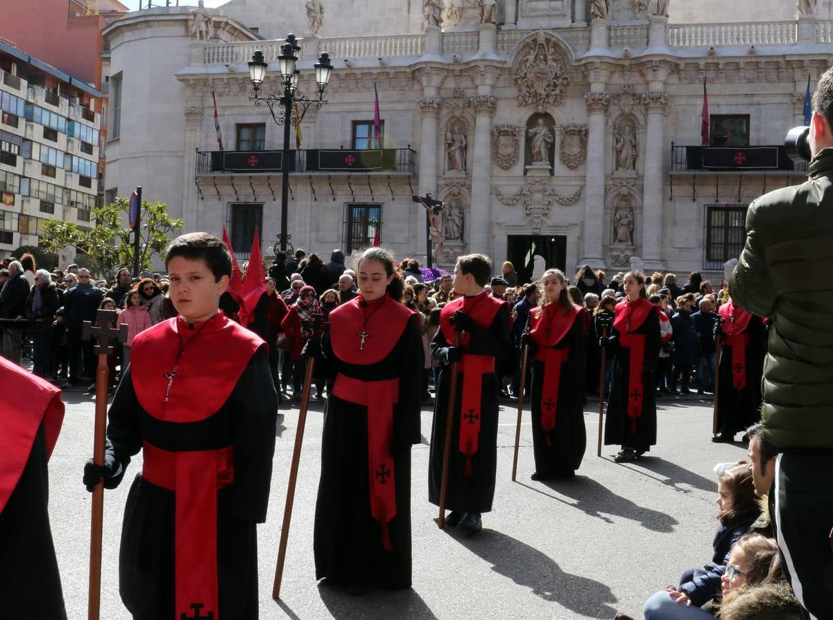 El paso de Gregorio Fernández salió a hombros a las once del Palacio de Santa Cruz para recorrer el centro de la ciudad 