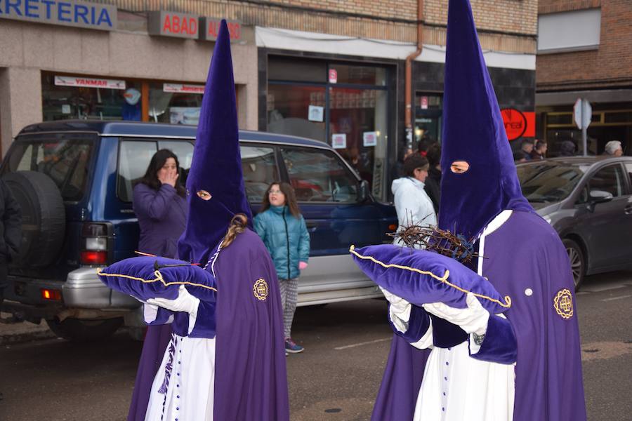 Fotos: La Procesión General sale con un recorrido más corto en Guardo