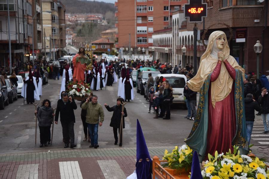 Fotos: La Procesión General sale con un recorrido más corto en Guardo