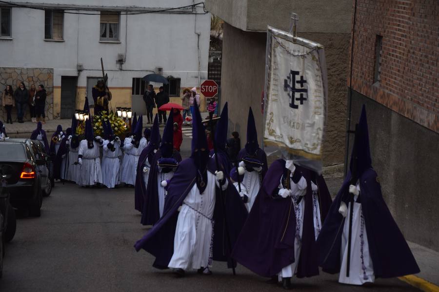 Fotos: La Procesión General sale con un recorrido más corto en Guardo