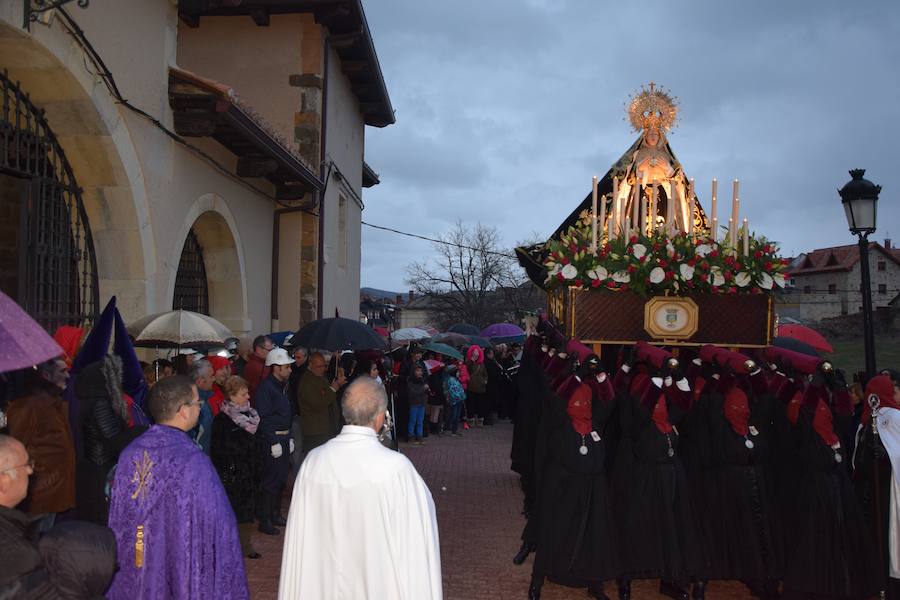 Fotos: La Procesión General sale con un recorrido más corto en Guardo