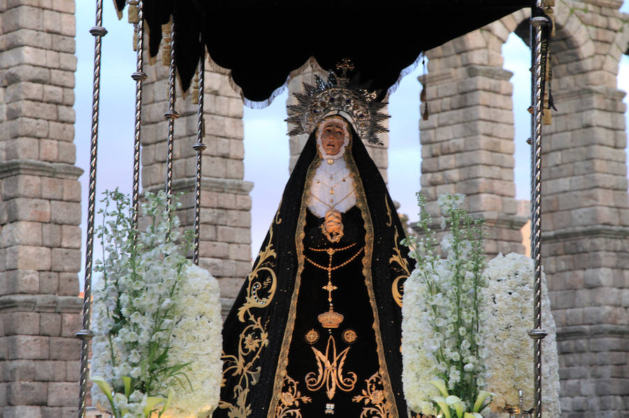 El buen tiempo deja desfilar 