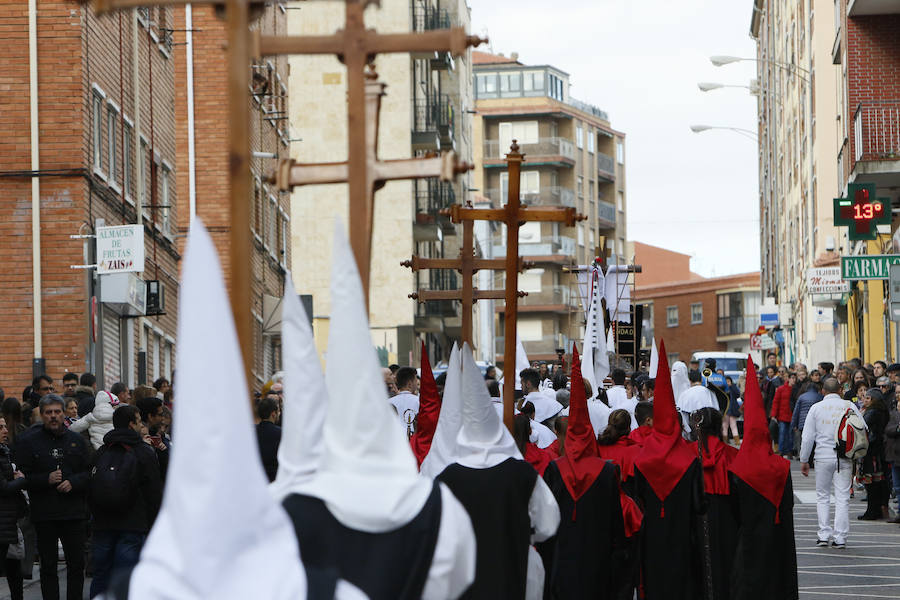 Fotos: Procesión del Vía Crucis de San Bernardo en Salamanca