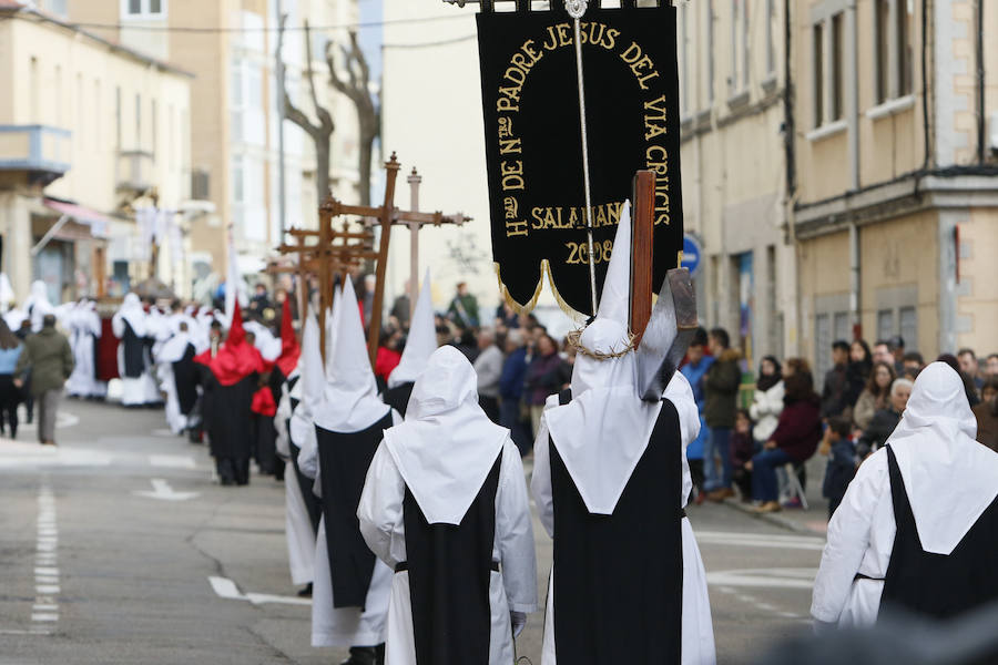 Fotos: Procesión del Vía Crucis de San Bernardo en Salamanca