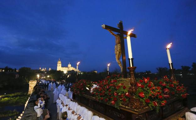 El Cristo del Amor y de la Paz, en el Puente Romano en 2017.