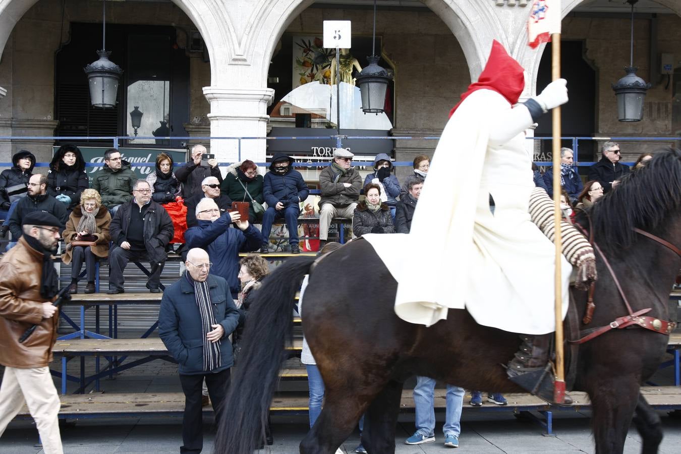 Fotos: Si has estado en el Pregón o en el Sermón de las Siete Palabras, búscate en las fotos