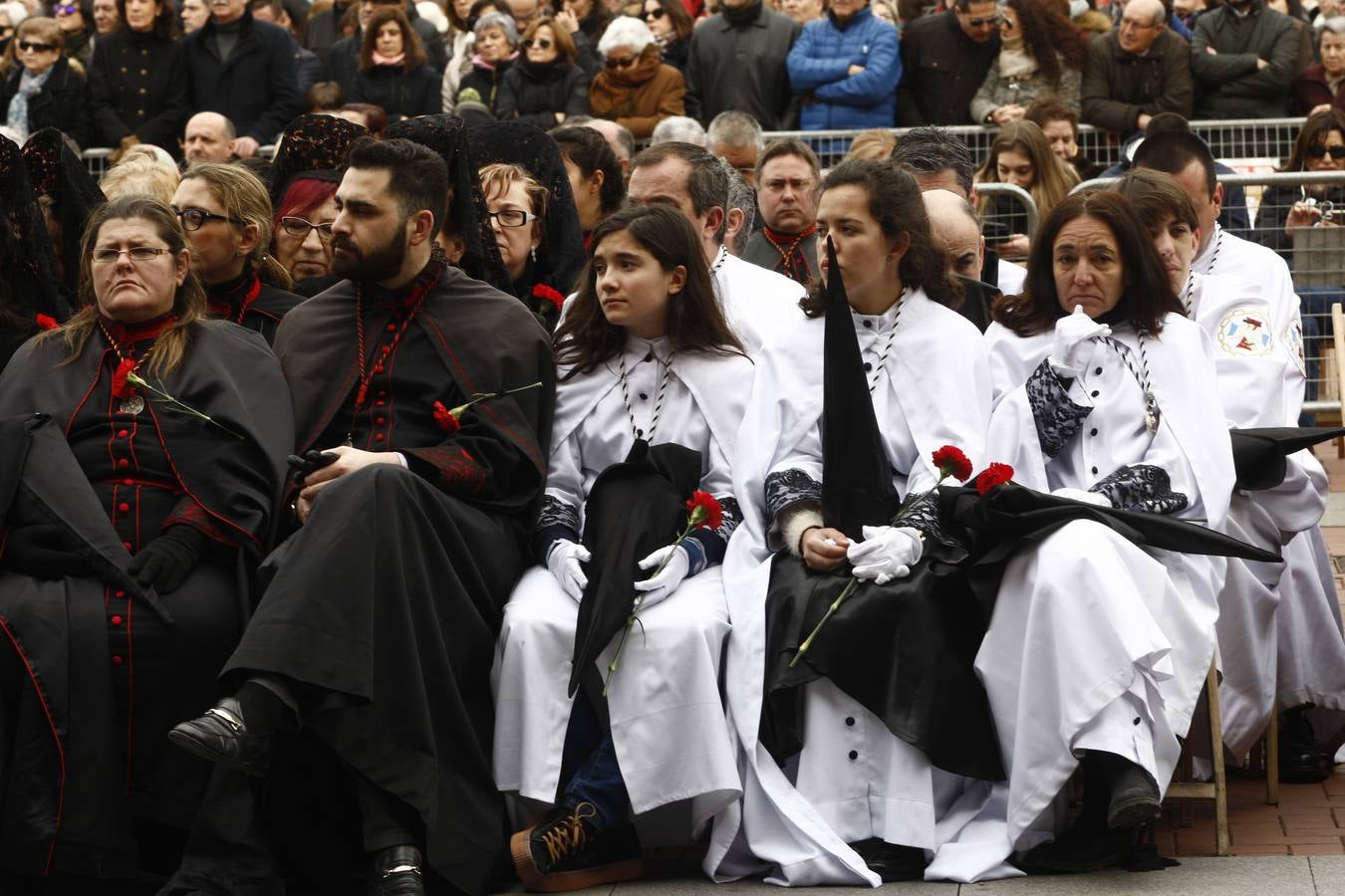 Fotos: Si has estado en el Pregón o en el Sermón de las Siete Palabras, búscate en las fotos