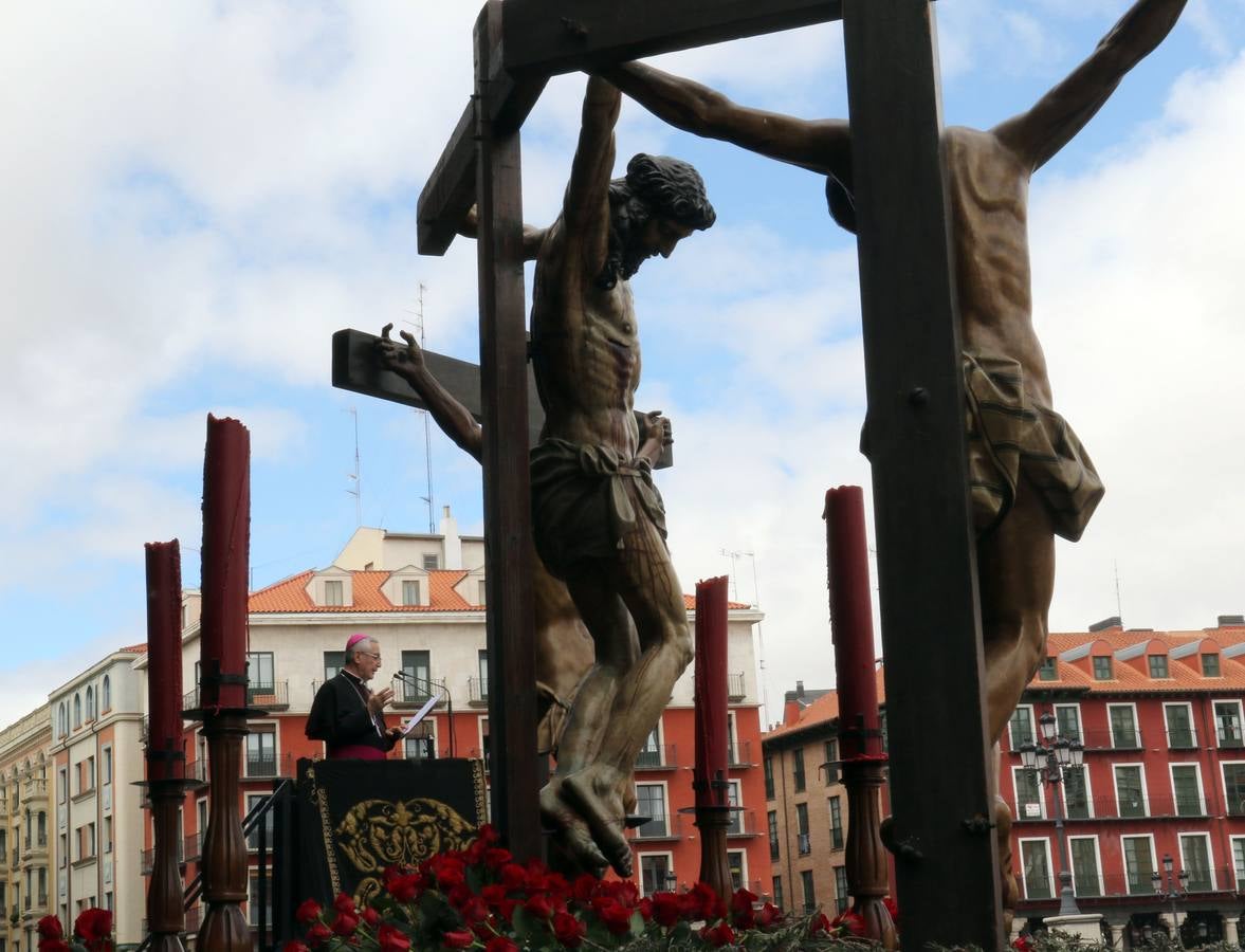 Por indicaciones del Museo Nacional de Escultura, las Siete Palabras no estuvieron representadas por los siete pasos, de forma que únicamente el Cristo de las Mercedes junto a los dos ladrones presidieron el acto