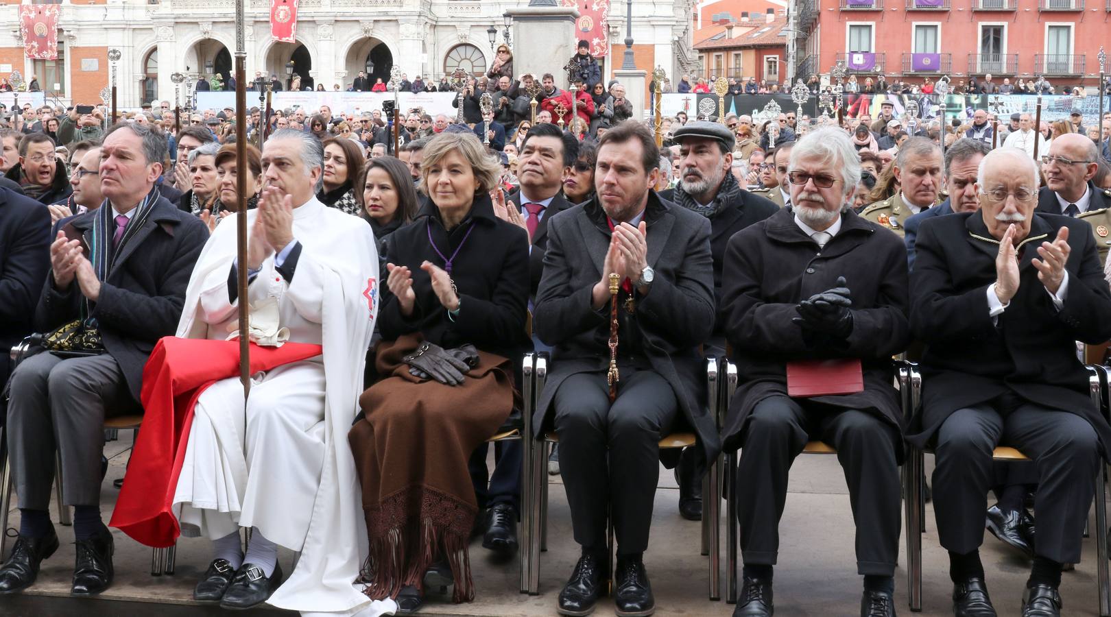 Por indicaciones del Museo Nacional de Escultura, las Siete Palabras no estuvieron representadas por los siete pasos, de forma que únicamente el Cristo de las Mercedes junto a los dos ladrones presidieron el acto