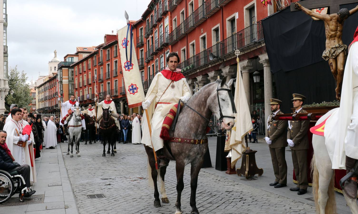 Por indicaciones del Museo Nacional de Escultura, las Siete Palabras no estuvieron representadas por los siete pasos, de forma que únicamente el Cristo de las Mercedes junto a los dos ladrones presidieron el acto