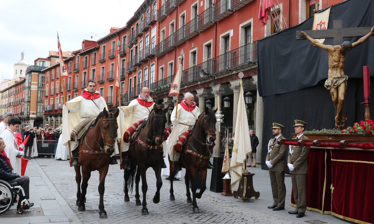 Por indicaciones del Museo Nacional de Escultura, las Siete Palabras no estuvieron representadas por los siete pasos, de forma que únicamente el Cristo de las Mercedes junto a los dos ladrones presidieron el acto