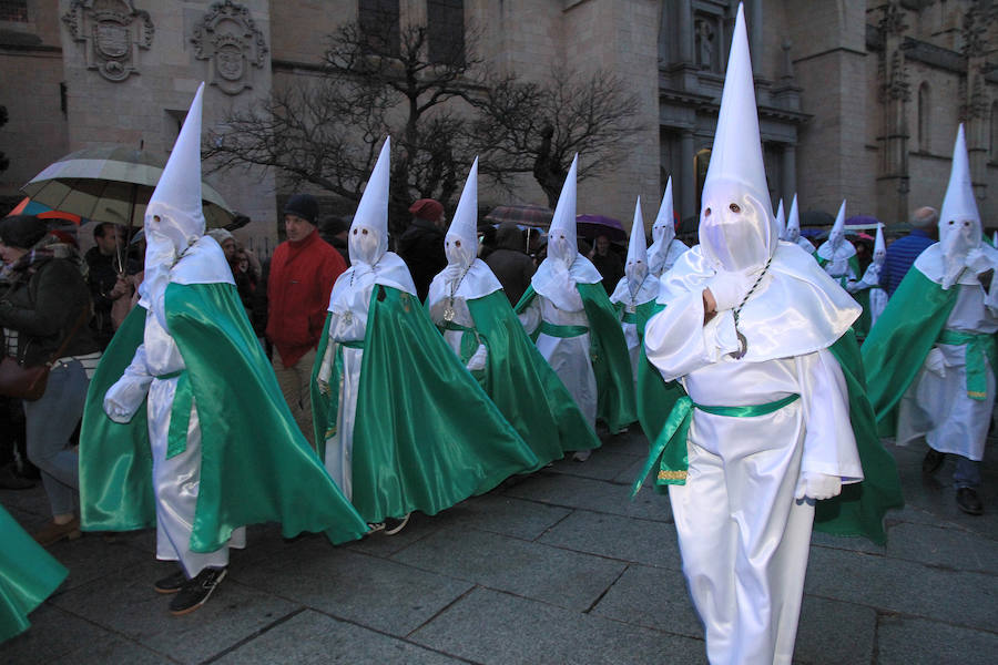 Fotos: Suspendida la Procesión de Los Pasos por la lluvia