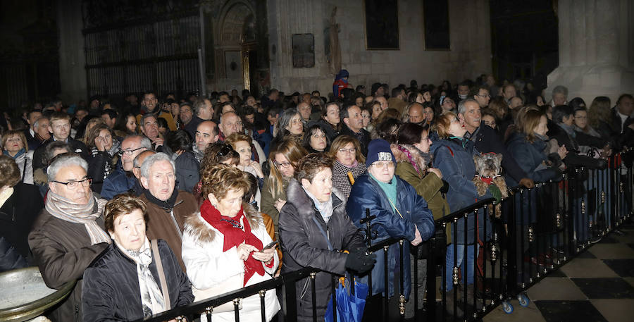 Fotos: Descendimiento y procesión del Santo Entierro en la catedral de Palencia