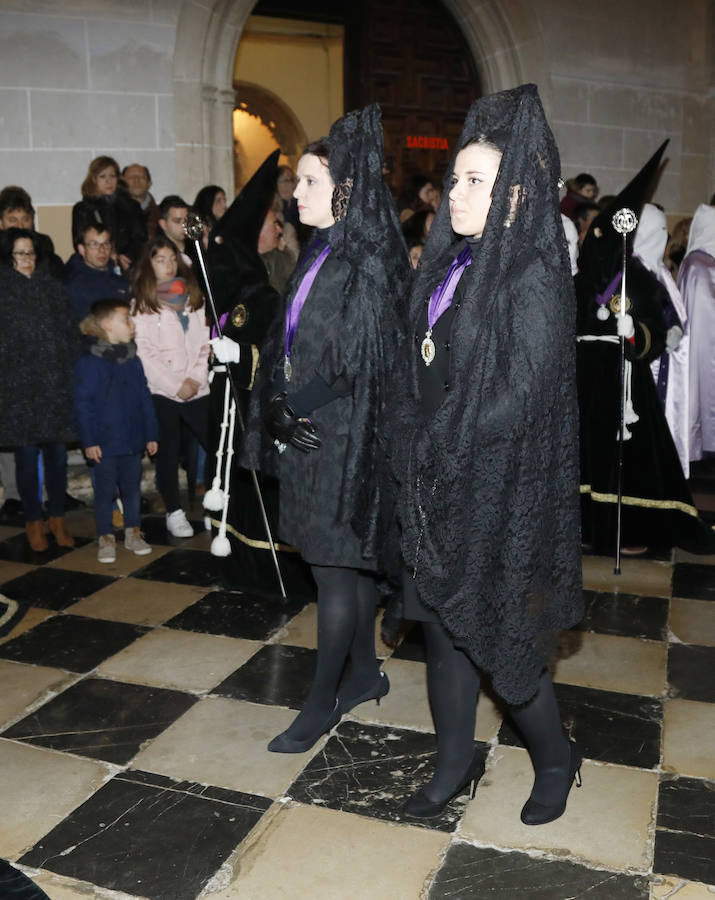 Fotos: Descendimiento y procesión del Santo Entierro en la catedral de Palencia