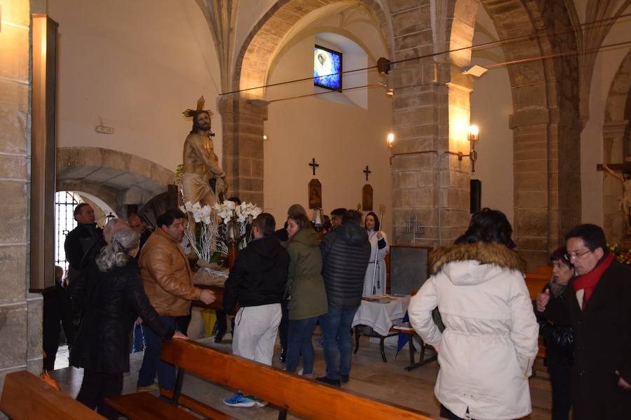 Fotos: La nieve impide la procesión general de Guardo, que sí celebra el Via Crucis