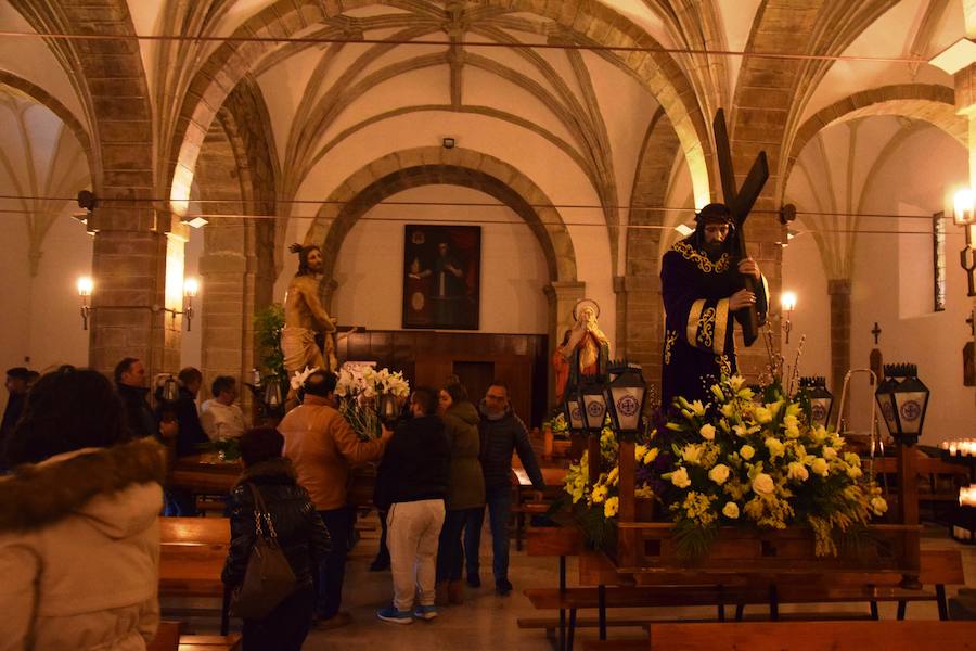 Fotos: La nieve impide la procesión general de Guardo, que sí celebra el Via Crucis