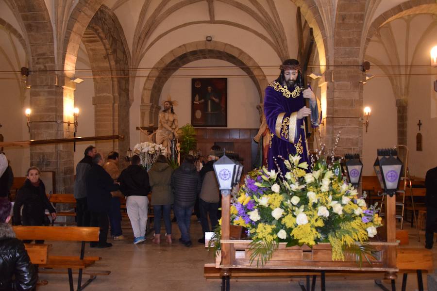 Fotos: La nieve impide la procesión general de Guardo, que sí celebra el Via Crucis