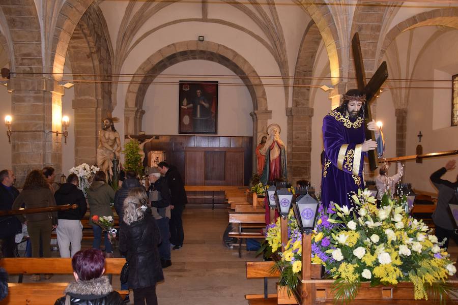 Fotos: La nieve impide la procesión general de Guardo, que sí celebra el Via Crucis