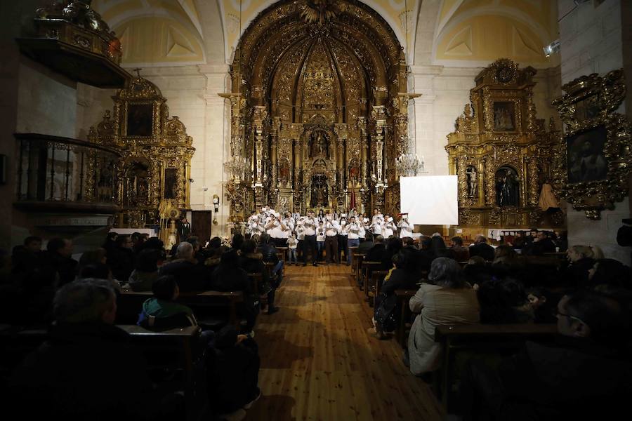 La lluvia, que empezó a caer a media tarde, hizo imposible que la Procesión Penitencial General del Viernes Santo se celebrase ayer en Peñafiel. 