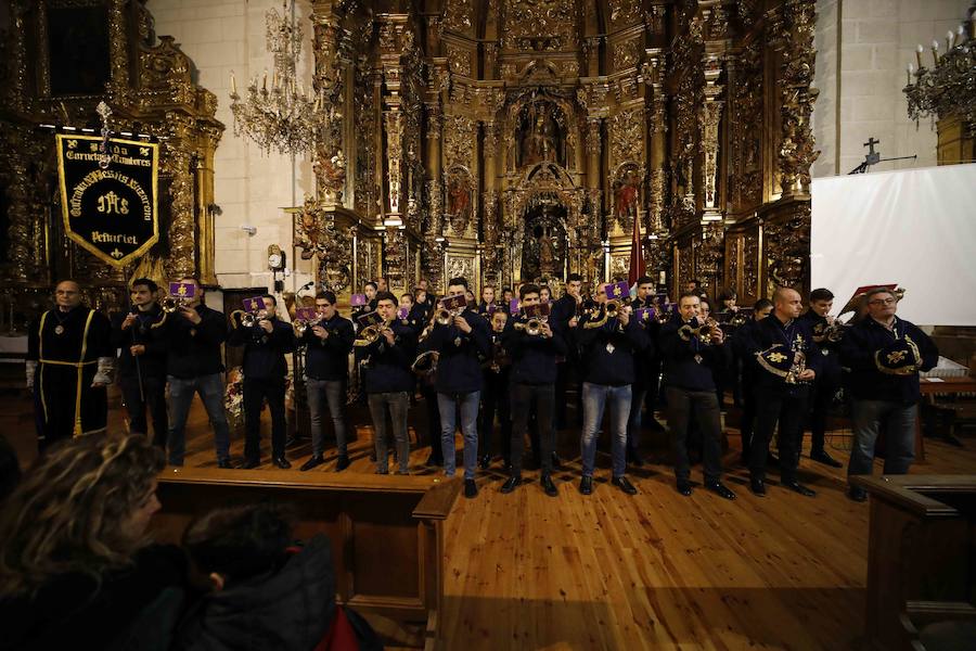 La lluvia, que empezó a caer a media tarde, hizo imposible que la Procesión Penitencial General del Viernes Santo se celebrase ayer en Peñafiel. 