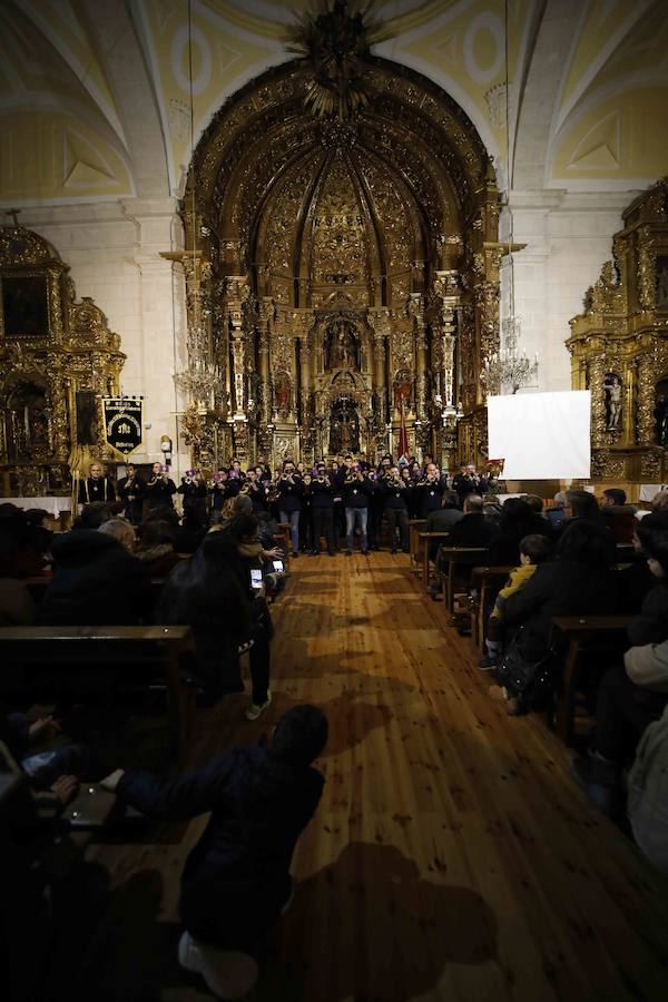 La lluvia, que empezó a caer a media tarde, hizo imposible que la Procesión Penitencial General del Viernes Santo se celebrase ayer en Peñafiel. 