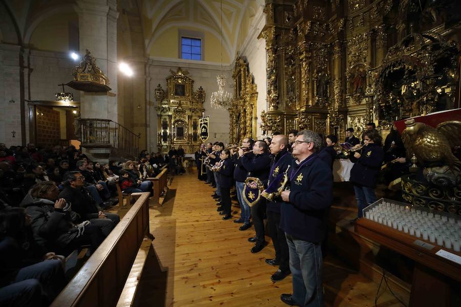 La lluvia, que empezó a caer a media tarde, hizo imposible que la Procesión Penitencial General del Viernes Santo se celebrase ayer en Peñafiel. 