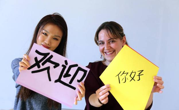 Beatriz Santos, profesora de chino del IES Arca Real de Valladolid, y Yue Wang, auxiliar china de conversación. 