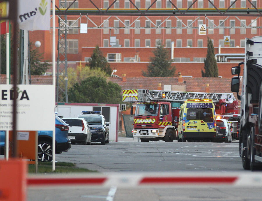 Policía, ambulancias y bomberos, durante la intervención del sábado.