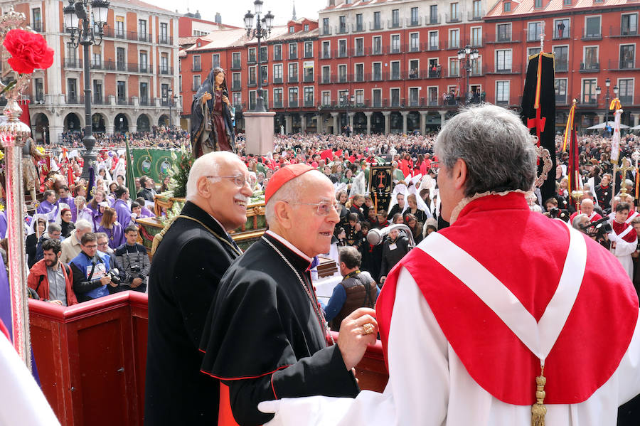 Con la homolía que ha oficiado el arzobispo de Valladolid, Ricardo Blázquez en la catedral y la procesión del Encuantro se pone punto y final a la Pasión vallisoletana, que este año se ha visto marcada por la suspensión de la Procesión General del Viernes Santo. 