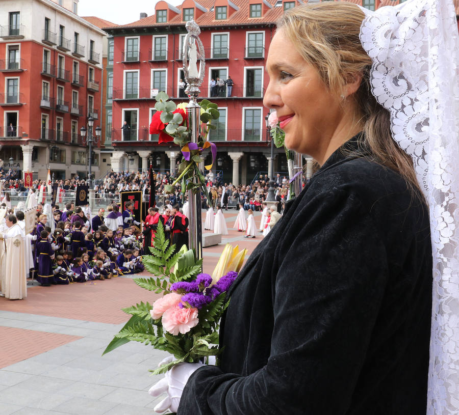 Con la homolía que ha oficiado el arzobispo de Valladolid, Ricardo Blázquez en la catedral y la procesión del Encuantro se pone punto y final a la Pasión vallisoletana, que este año se ha visto marcada por la suspensión de la Procesión General del Viernes Santo. 