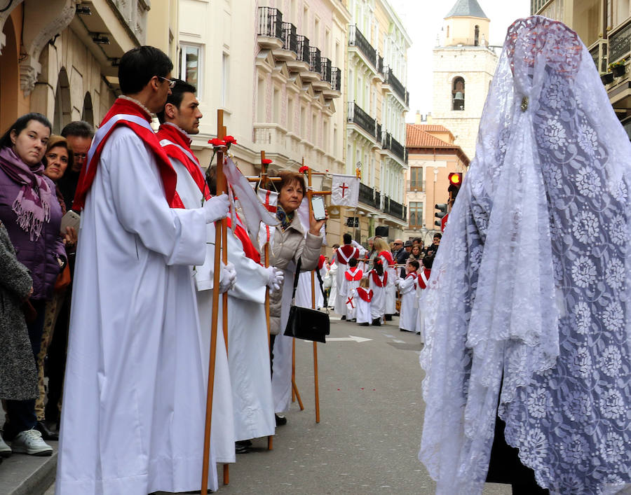 Con la homolía que ha oficiado el arzobispo de Valladolid, Ricardo Blázquez en la catedral y la procesión del Encuantro se pone punto y final a la Pasión vallisoletana, que este año se ha visto marcada por la suspensión de la Procesión General del Viernes Santo. 