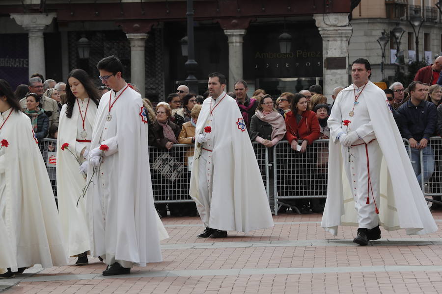 Fotos: Si has estado en la procesión del Encuentro del Domingo Resurrección, búsquese entre el público