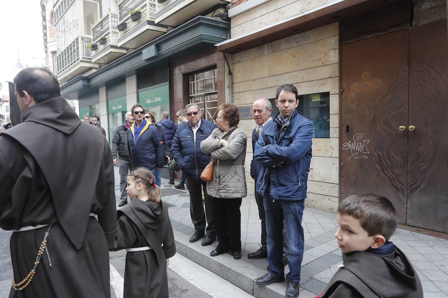 Fotos: Si has estado en la procesión del Encuentro del Domingo Resurrección, búsquese entre el público