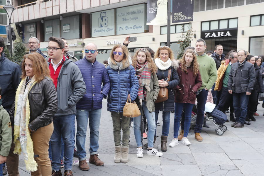 Fotos: Si has estado en la procesión del Encuentro del Domingo Resurrección, búsquese entre el público