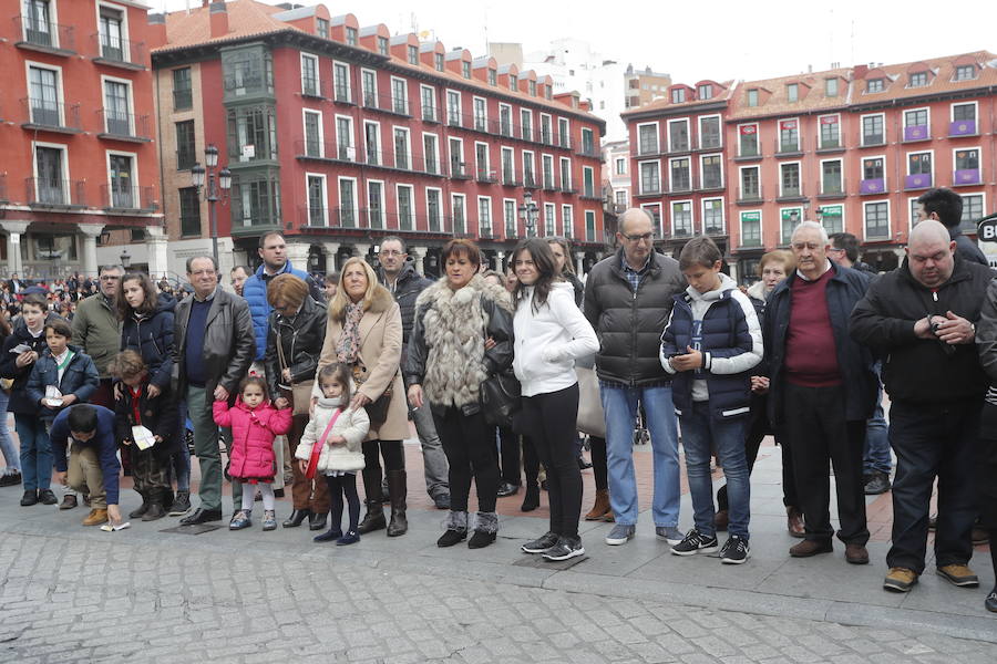 Fotos: Si has estado en la procesión del Encuentro del Domingo Resurrección, búsquese entre el público