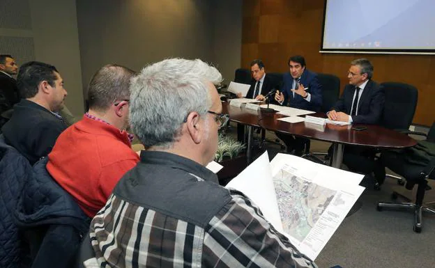 Juan Carlos Suárez-Quiñones presenta las guías de respuesta ante el riesgo de inundaciones.
