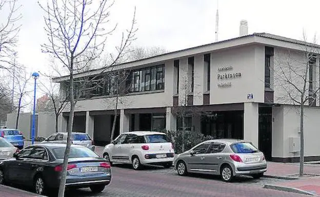 El nuevo edificio de atención para personas con párkinson, situado en la esquina de las calles Villabáñez y Reja, en Pajarillos.
