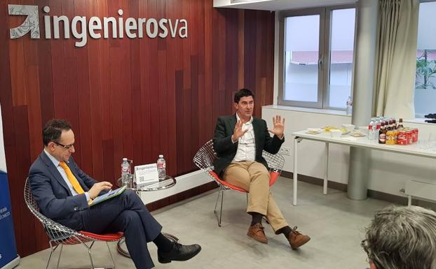 (I a D) Javier Escribano, decano del Colegio de Ingenieros de Valladolid y Carlos Ceruelo, CEO de Billib