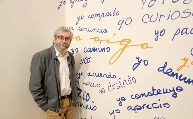 El escritor Antonio Muñoz Molina presenta 'Un andar solitario entre la gente'.