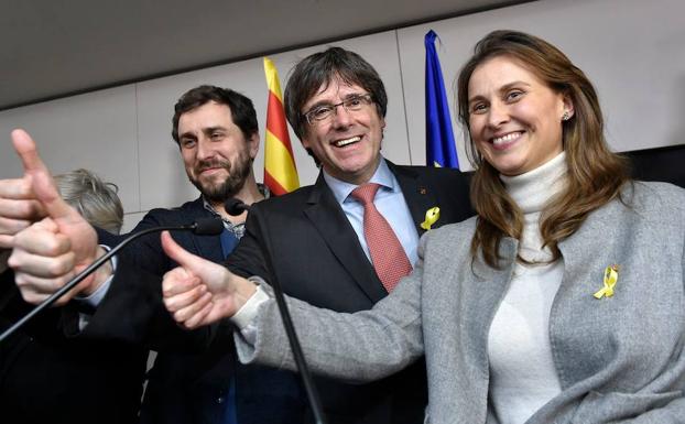 Los exconsejeros Serret, Comín y Carles Puigdemont.