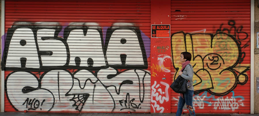 Mantería. Hay algunos locales vacíos, pero la densidad de metros comerciales es muy grande, con 77 establecimientos.