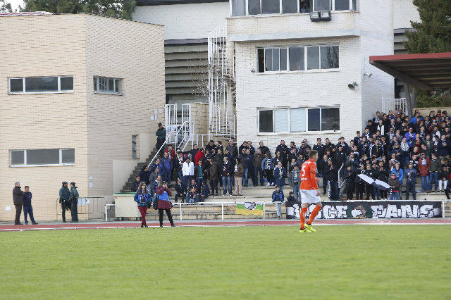 El equipo salmantino ha logrado un importante triunfo en su aspiración de proclamarse campeón del grupo VIII de Tercera, al derrotar a la Bañeza, que se adelantó en el marcador.