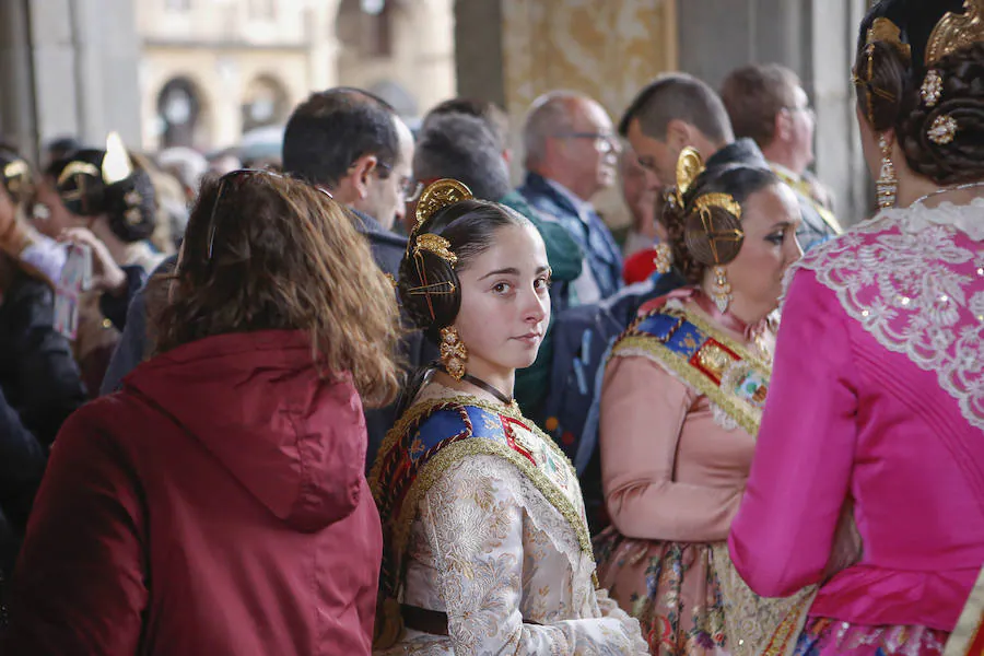 Más de 2.000 valencianos han cruzado media España para acercar a Salamanca sus fiestas más internacionales.