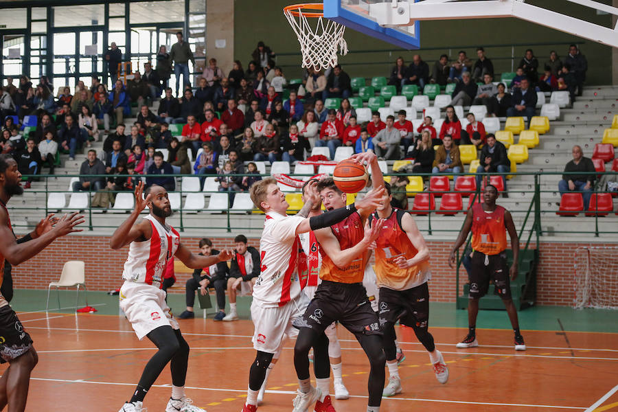 Adiós por todo lo alto a la racha de dos derrotas consecutivas del Aquimisa Carbajosa fuera de casa regresando a su pista para medirse al segundo clasificado, el Gijón Basket, y logrando una victoria de prestigio con apenas siete jugadores en su plantel por 85-68