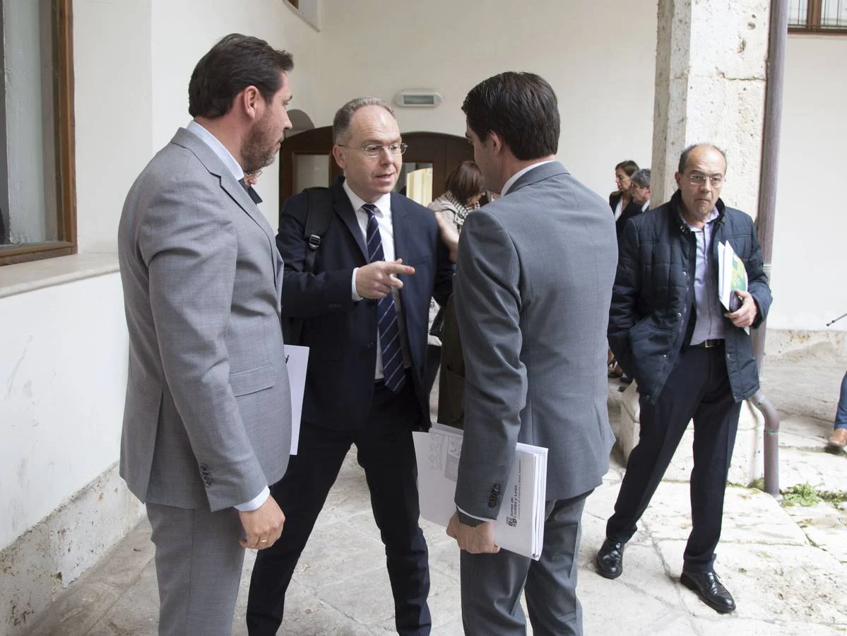 El ministro de Fomento ha detallado que en la reunión Adif ha aportado los primeros bocetos para el nuevo edificio de viajeros de la Estación Campo Grande