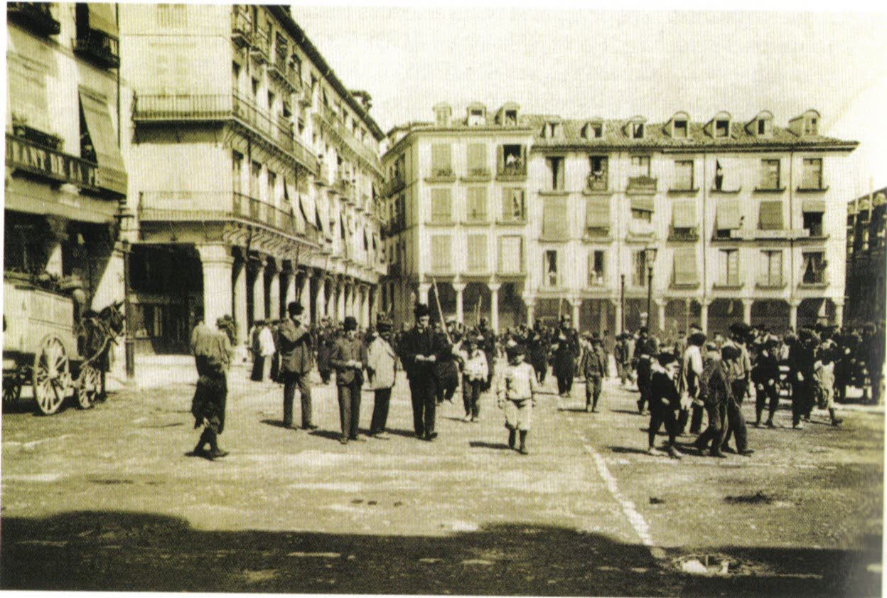 La Plaza Mayor, en los años de la República.