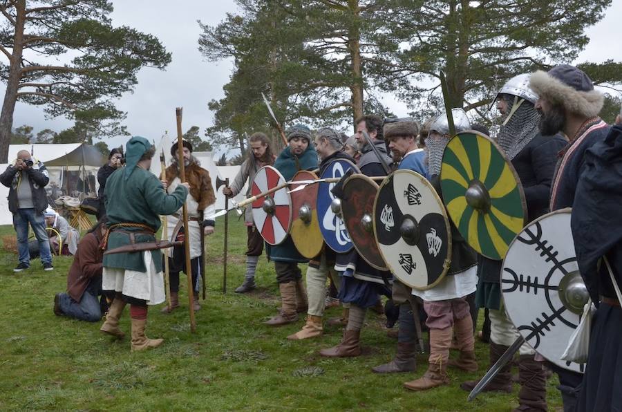 Fotos: Escenificación de una batalla entre tropas hispanas y vikingas