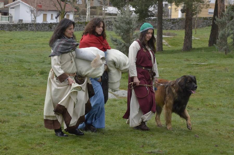 Fotos: Escenificación de una batalla entre tropas hispanas y vikingas