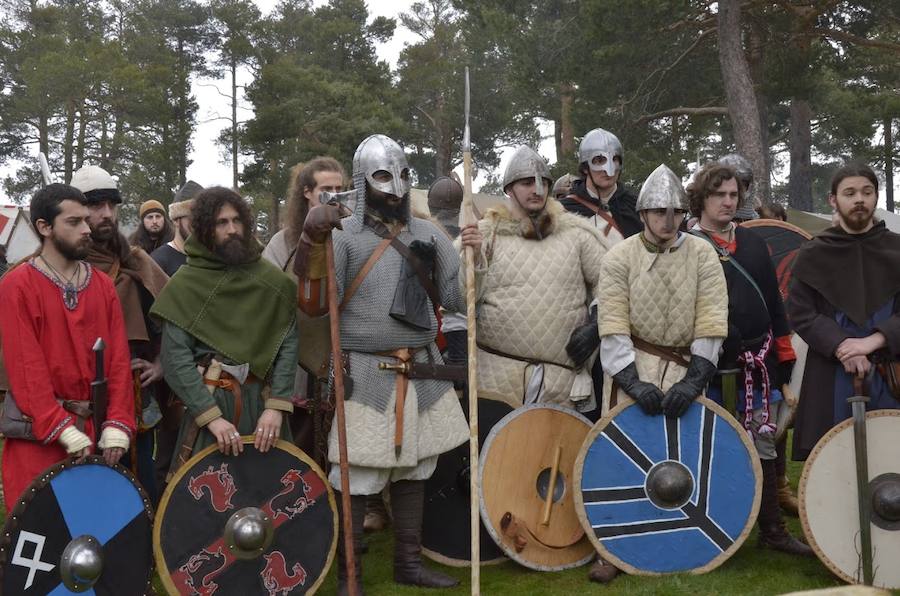 Fotos: Escenificación de una batalla entre tropas hispanas y vikingas