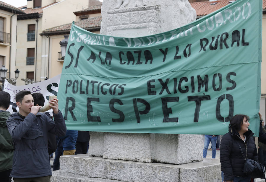 Fotos: Los Cazadores piden respeto en Palencia